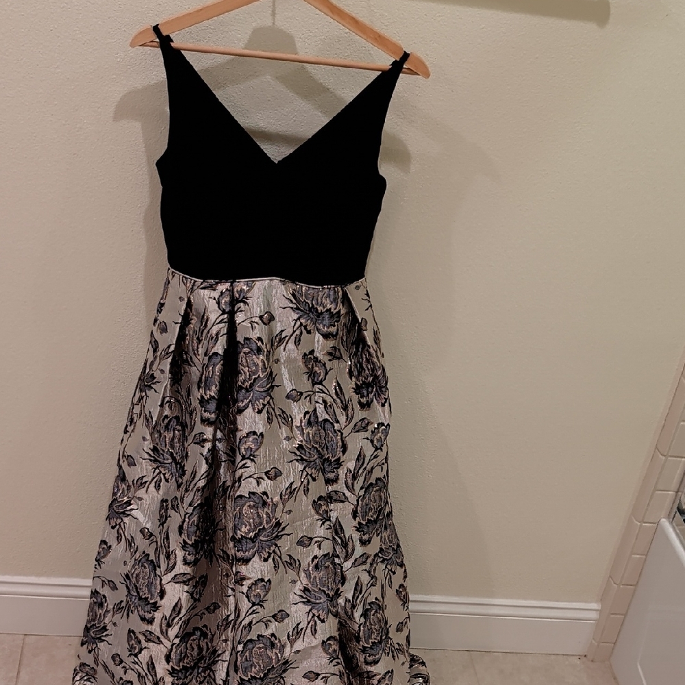 Morgan & Co. Elegant Black and Silver Floral Dress